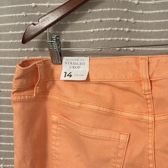 Lane Bryant capri/crop pants size 14. New with tags. Color is Salmon - Picture 3 of 4